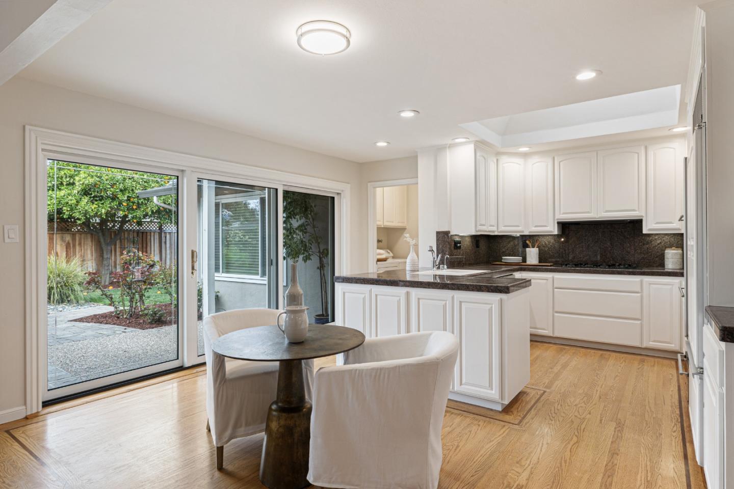 Detail Gallery Image 7 of 21 For 1451 Floyd Ave, Sunnyvale,  CA 94087 - 3 Beds | 2 Baths