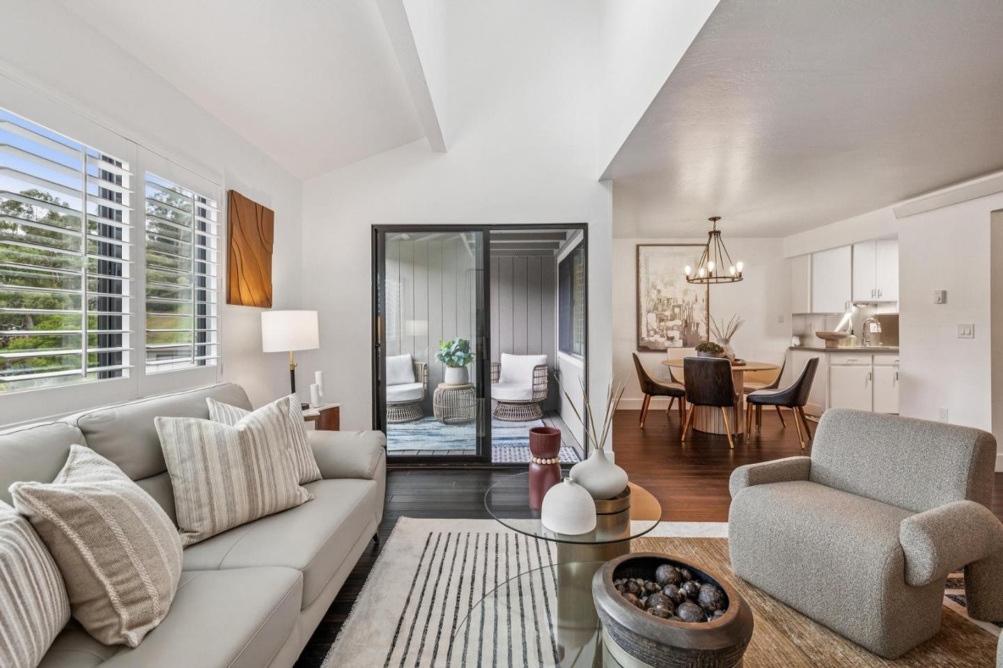 Front Image Thumbnail for ML82037326