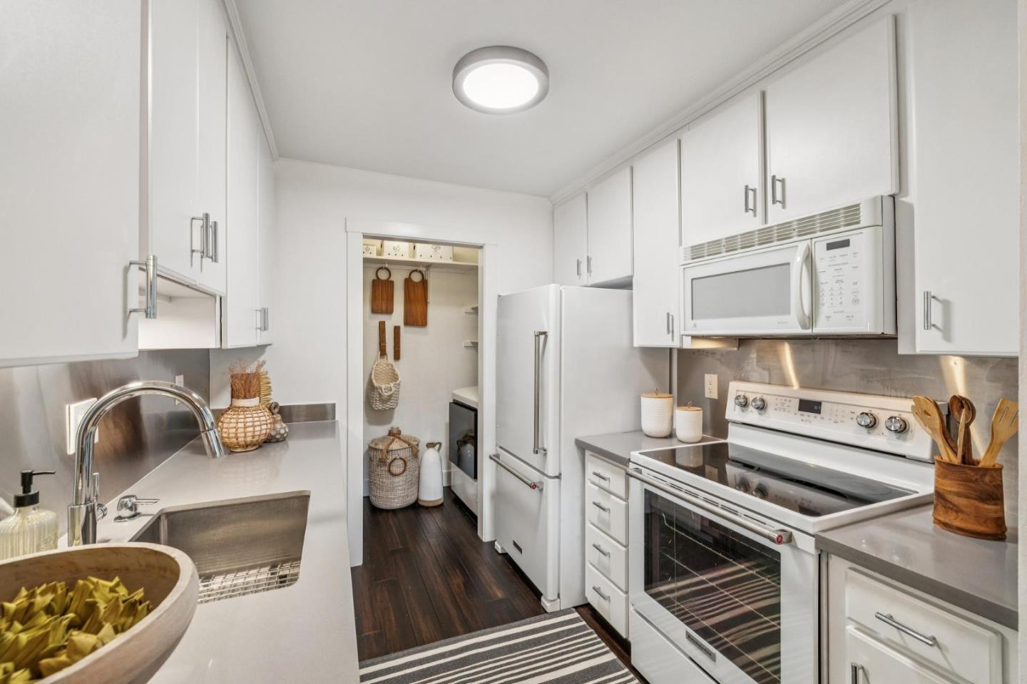 Detail Gallery Image 16 of 51 For 83 Corte Mesa Dr, San Rafael,  CA 94901 - 3 Beds | 2 Baths