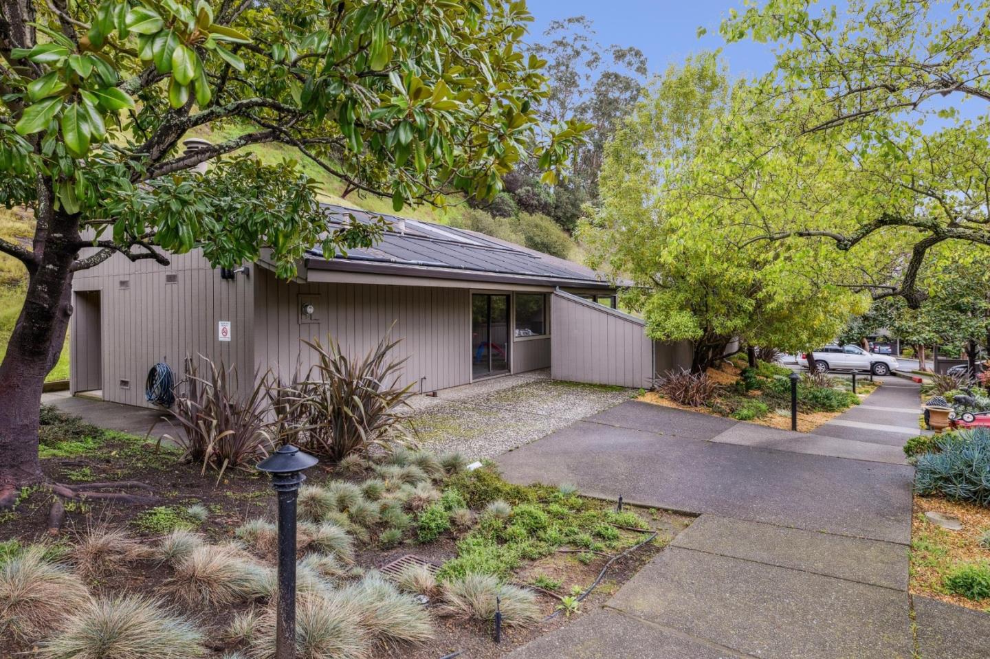 Detail Gallery Image 44 of 51 For 83 Corte Mesa Dr, San Rafael,  CA 94901 - 3 Beds | 2 Baths