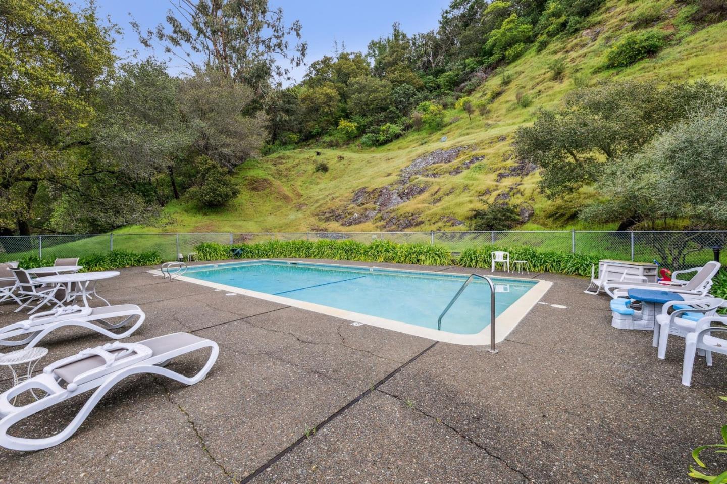 Detail Gallery Image 45 of 51 For 83 Corte Mesa Dr, San Rafael,  CA 94901 - 3 Beds | 2 Baths