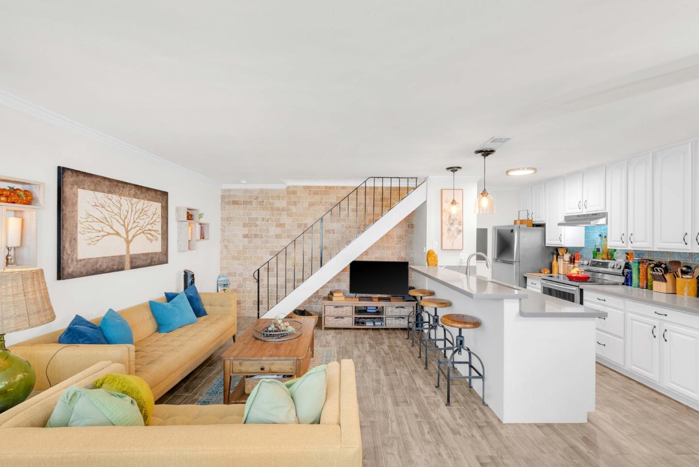 Detail Gallery Image 3 of 43 For 323 Blossom Hill Rd #3,  San Jose,  CA 95123 - 2 Beds | 1 Baths