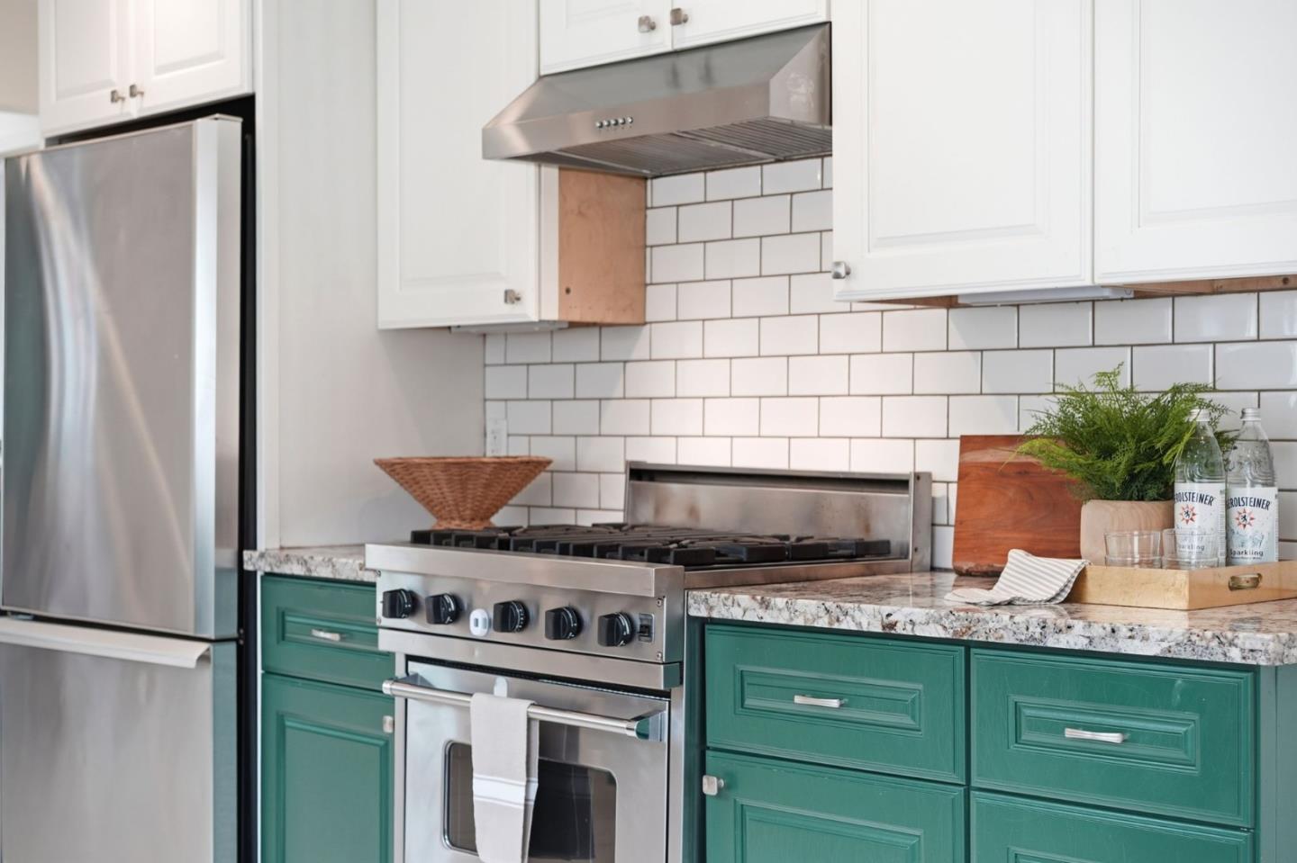 Detail Gallery Image 13 of 37 For 131 Pacific Ave, Pacifica,  CA 94044 - 4 Beds | 3 Baths