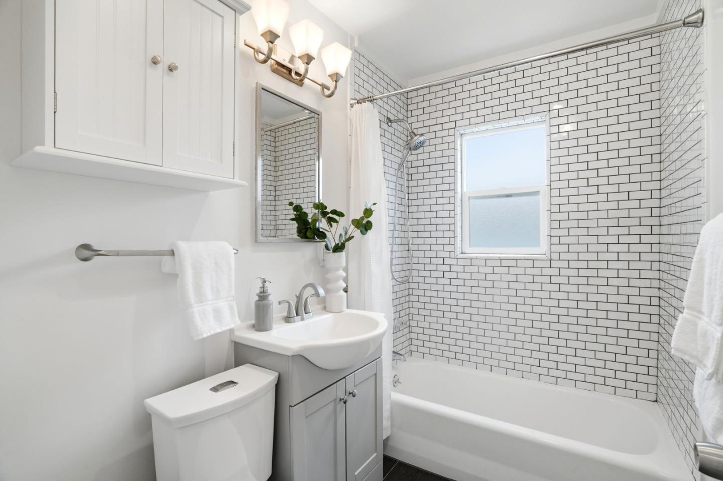 Detail Gallery Image 20 of 37 For 131 Pacific Ave, Pacifica,  CA 94044 - 4 Beds | 3 Baths