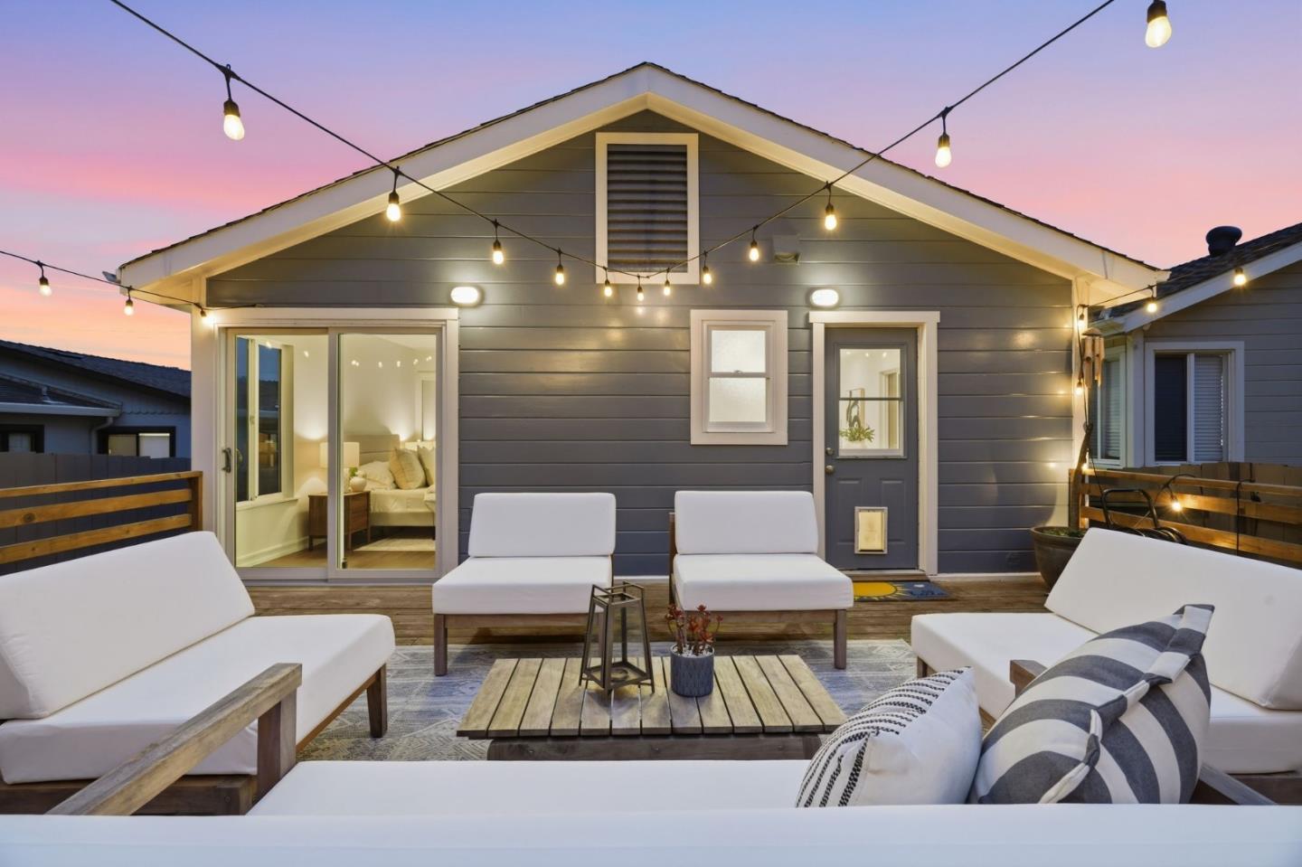 Detail Gallery Image 3 of 37 For 131 Pacific Ave, Pacifica,  CA 94044 - 4 Beds | 3 Baths