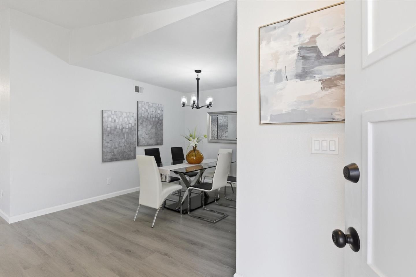 Detail Gallery Image 8 of 42 For 576 Mekler Dr, San Jose,  CA 95111 - 3 Beds | 2 Baths