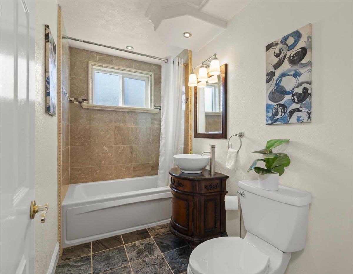 Detail Gallery Image 15 of 45 For 3393 Kathleen St, San Jose,  CA 95124 - 5 Beds | 3 Baths