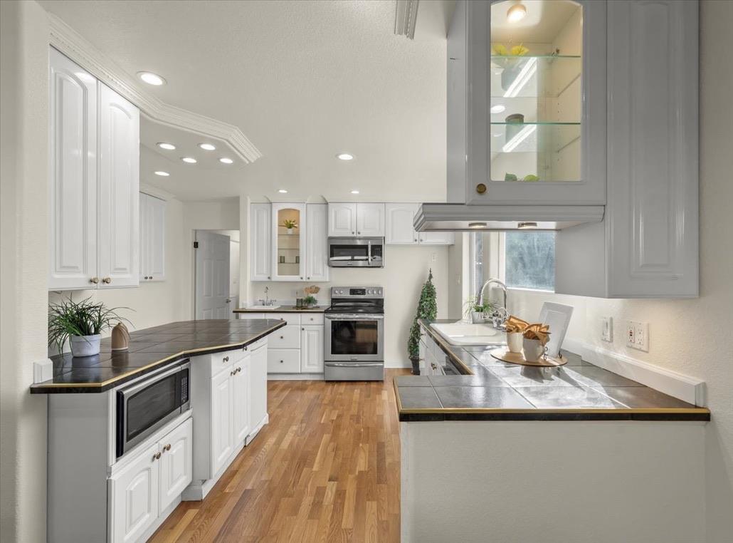 Detail Gallery Image 8 of 45 For 3393 Kathleen St, San Jose,  CA 95124 - 5 Beds | 3 Baths