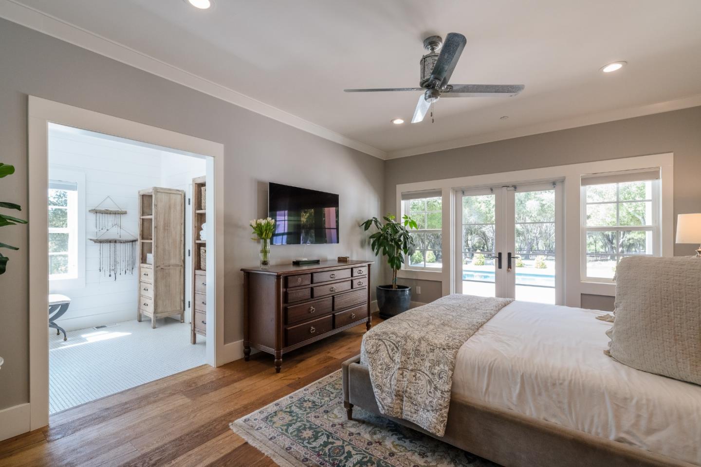 Detail Gallery Image 9 of 20 For 10555 Watsonville Rd, Gilroy,  CA 95020 - 4 Beds | 3 Baths