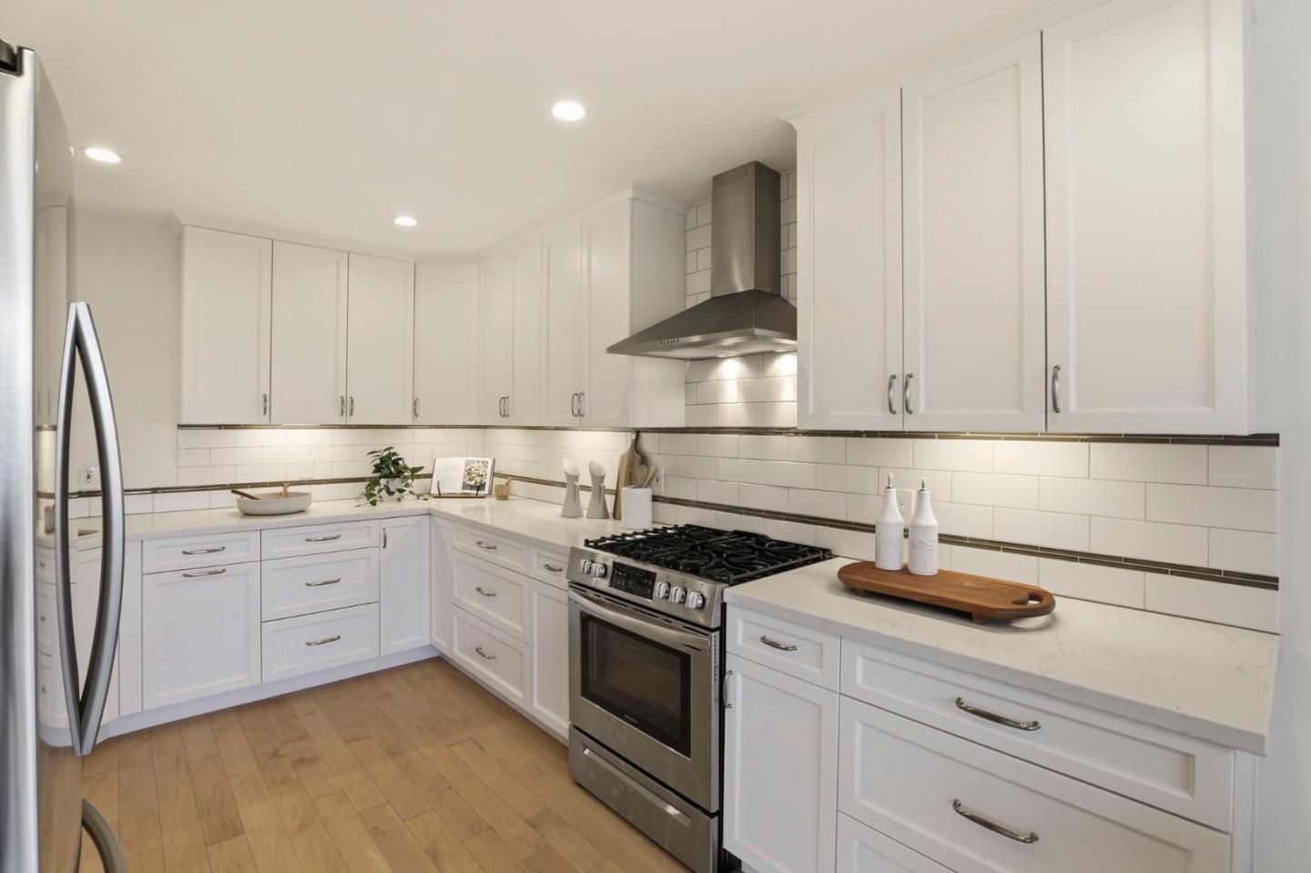 Detail Gallery Image 11 of 67 For 10 Mayflower Ln, San Carlos,  CA 94070 - 3 Beds | 2/1 Baths