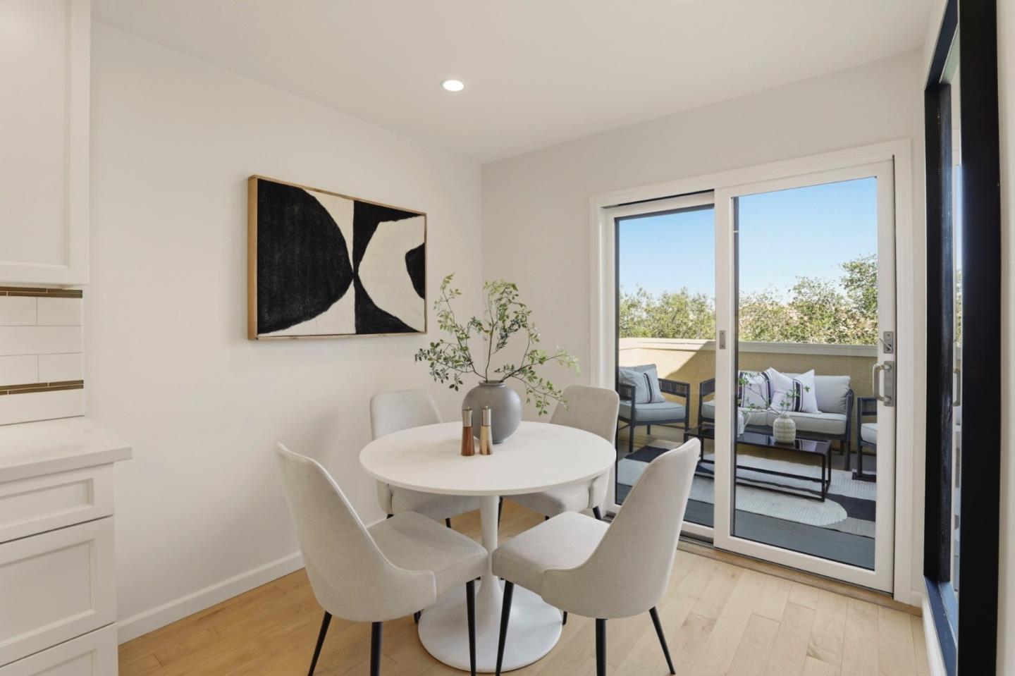 Detail Gallery Image 15 of 67 For 10 Mayflower Ln, San Carlos,  CA 94070 - 3 Beds | 2/1 Baths