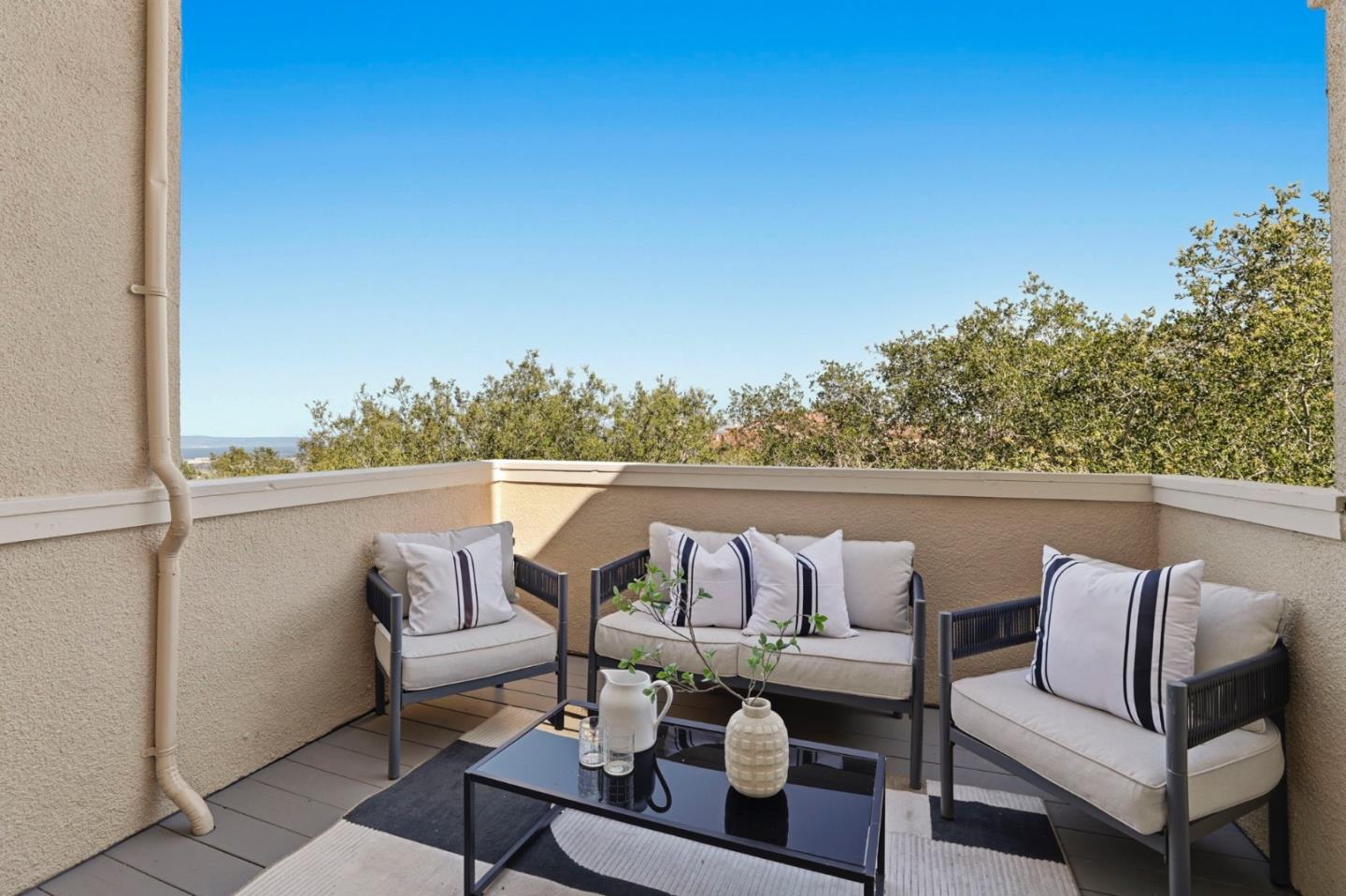 Detail Gallery Image 16 of 67 For 10 Mayflower Ln, San Carlos,  CA 94070 - 3 Beds | 2/1 Baths