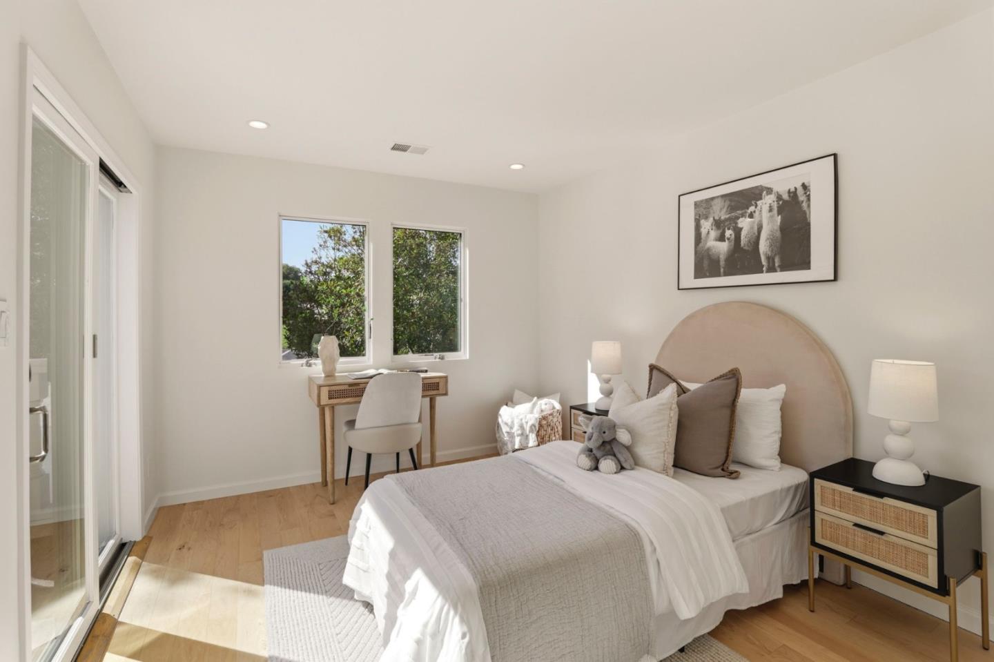 Detail Gallery Image 28 of 67 For 10 Mayflower Ln, San Carlos,  CA 94070 - 3 Beds | 2/1 Baths