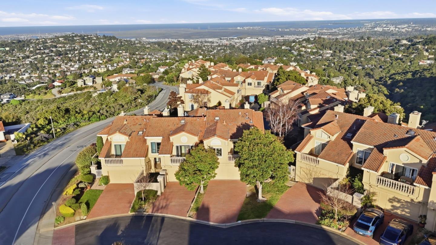 Detail Gallery Image 32 of 67 For 10 Mayflower Ln, San Carlos,  CA 94070 - 3 Beds | 2/1 Baths