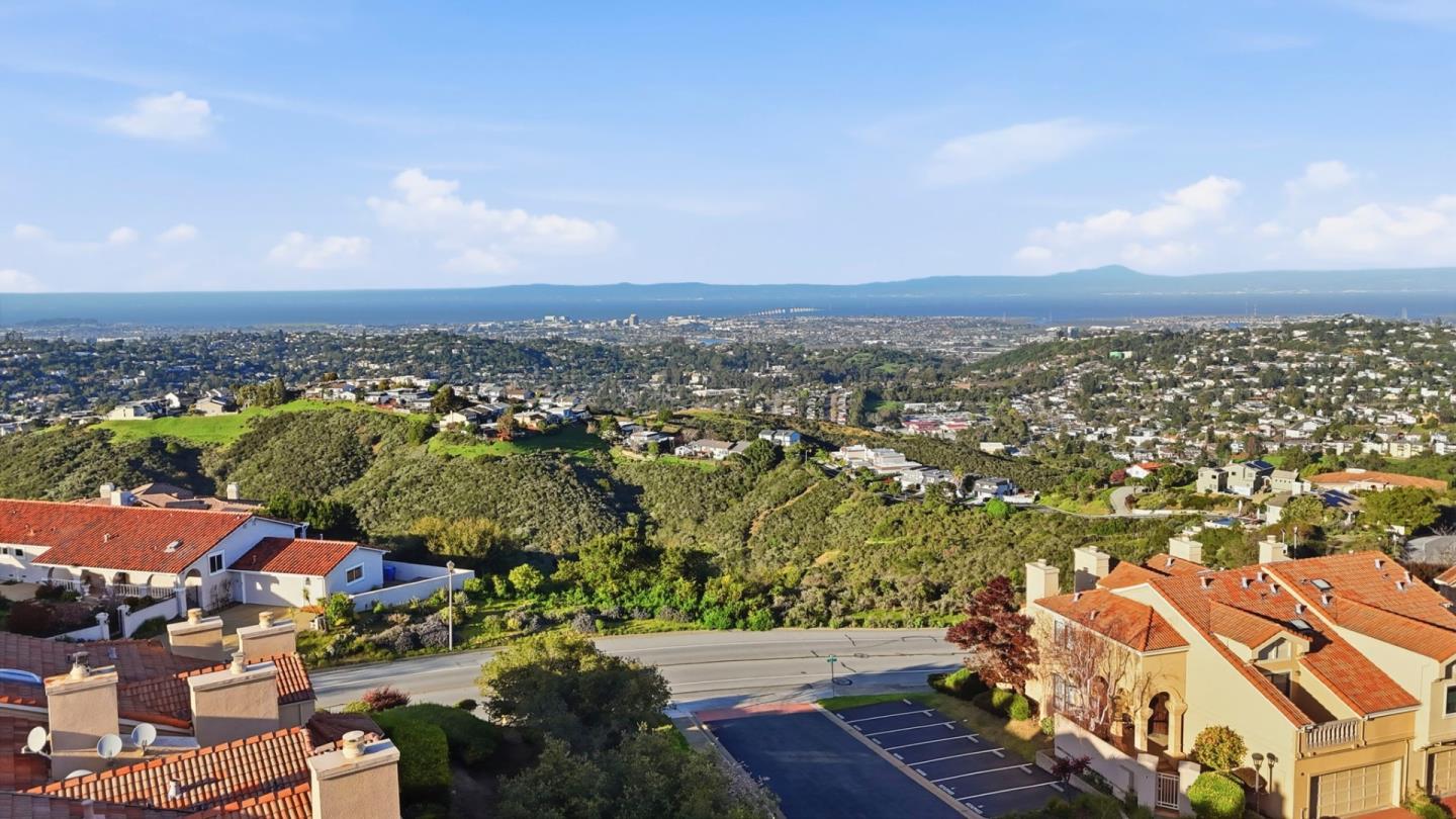 Detail Gallery Image 38 of 67 For 10 Mayflower Ln, San Carlos,  CA 94070 - 3 Beds | 2/1 Baths