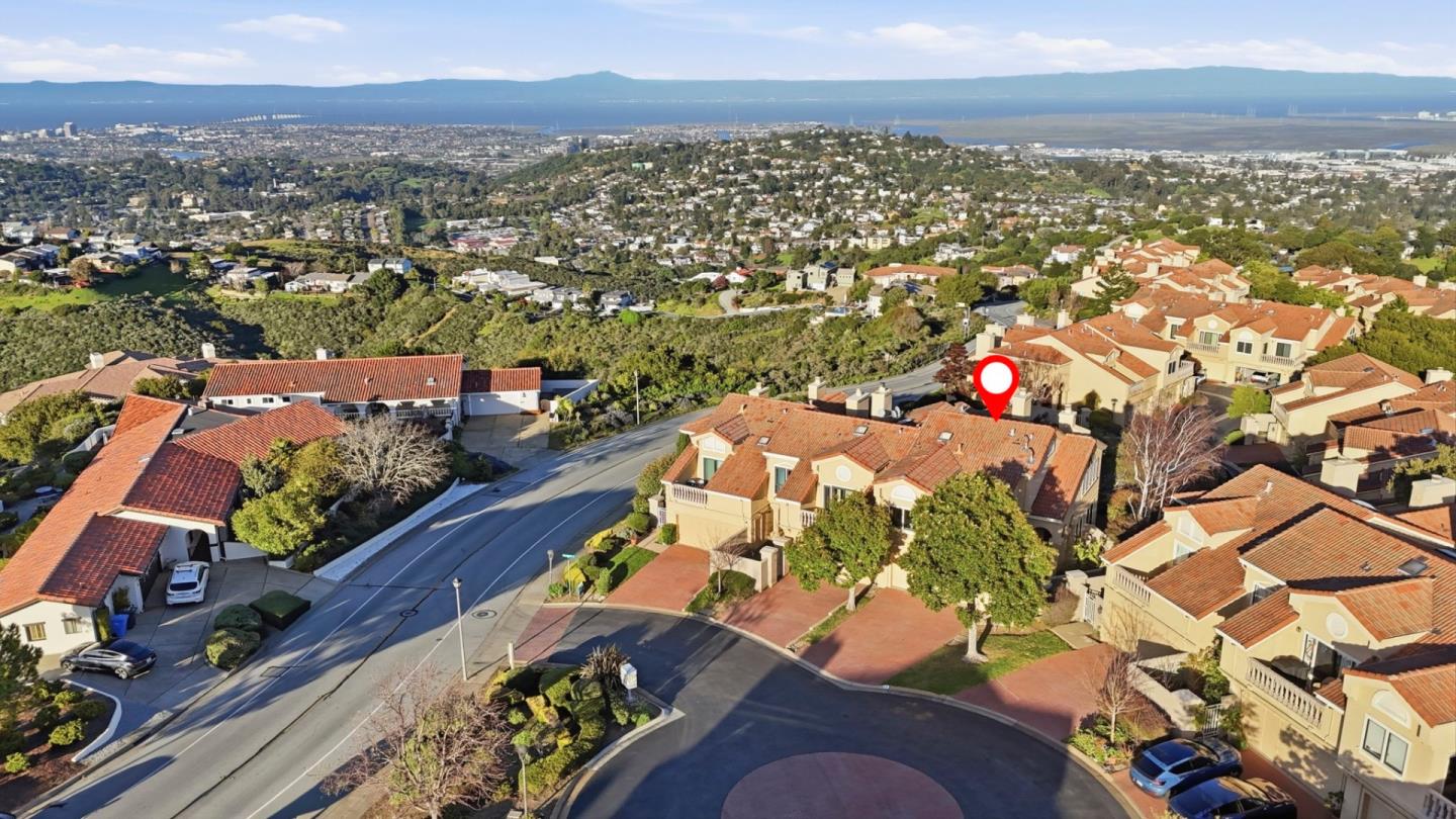 Detail Gallery Image 42 of 67 For 10 Mayflower Ln, San Carlos,  CA 94070 - 3 Beds | 2/1 Baths