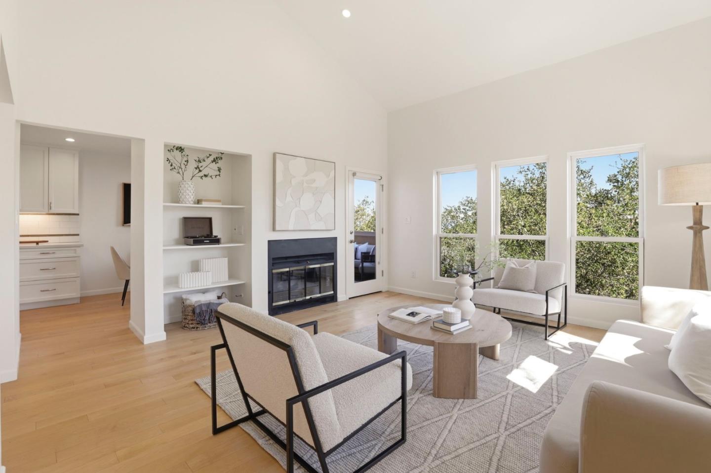 Detail Gallery Image 9 of 67 For 10 Mayflower Ln, San Carlos,  CA 94070 - 3 Beds | 2/1 Baths