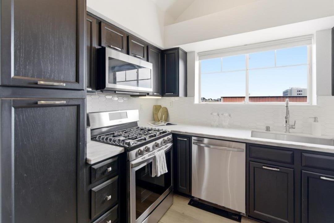 Detail Gallery Image 13 of 42 For 1400 El Camino Real #216,  South San Francisco,  CA 94080 - 2 Beds | 2 Baths