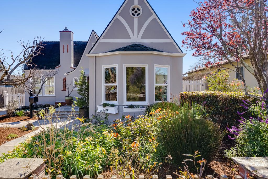 Detail Gallery Image 5 of 97 For 214 Fairmount Ave, Santa Cruz,  CA 95062 - 2 Beds | 2 Baths