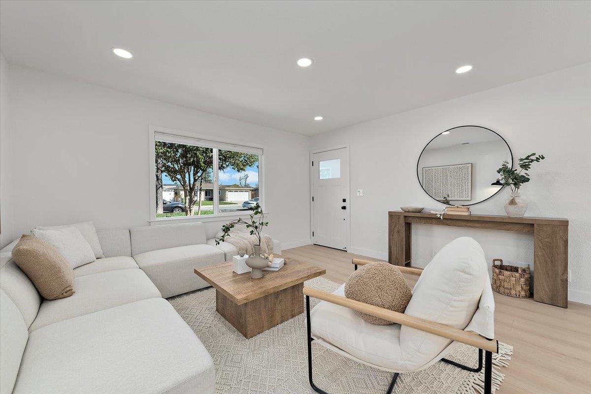 Detail Gallery Image 5 of 21 For 3193 Calzar Dr, San Jose,  CA 95118 - 3 Beds | 2 Baths