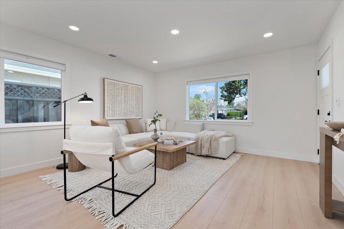 Detail Gallery Image 6 of 21 For 3193 Calzar Dr, San Jose,  CA 95118 - 3 Beds | 2 Baths