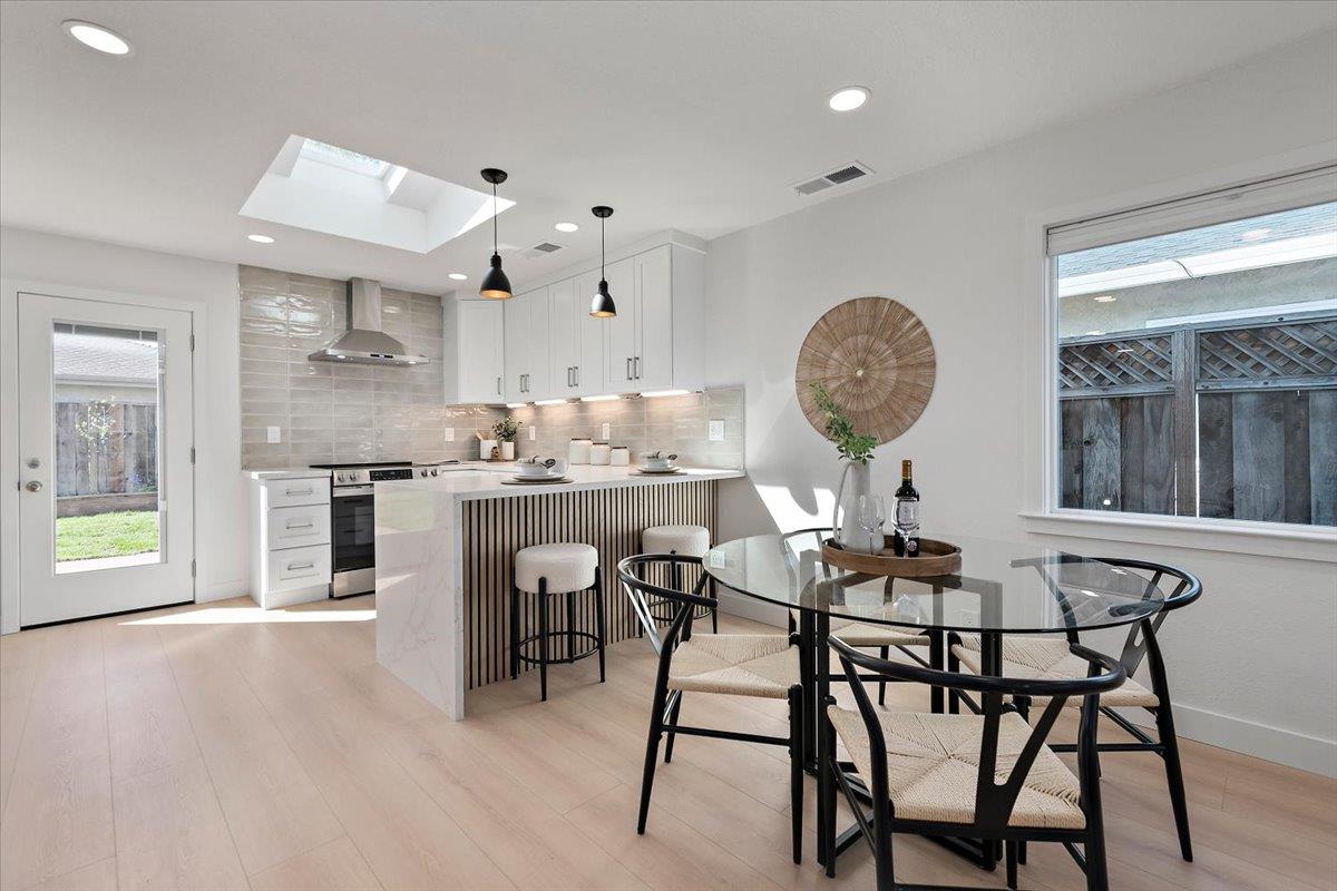 Detail Gallery Image 7 of 21 For 3193 Calzar Dr, San Jose,  CA 95118 - 3 Beds | 2 Baths