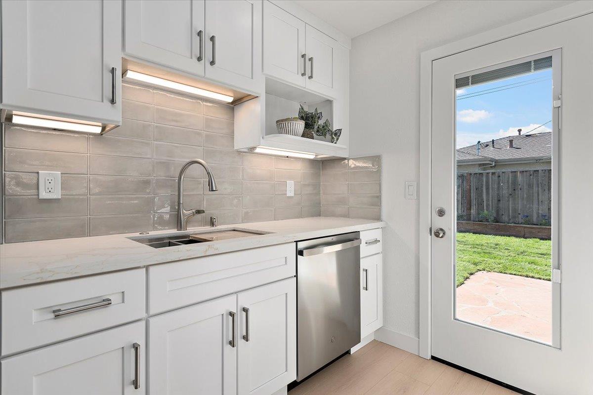 Detail Gallery Image 9 of 21 For 3193 Calzar Dr, San Jose,  CA 95118 - 3 Beds | 2 Baths