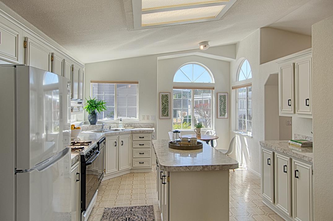 Detail Gallery Image 10 of 42 For 225 Mount Hermon Rd 19a,  Scotts Valley,  CA 95066 - 2 Beds | 2 Baths