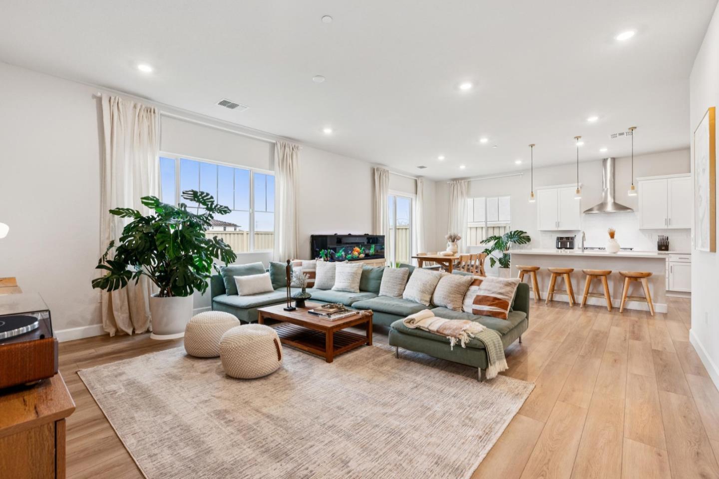 Detail Gallery Image 2 of 44 For 1889 Water St, Brentwood,  CA 94513 - 3 Beds | 2 Baths