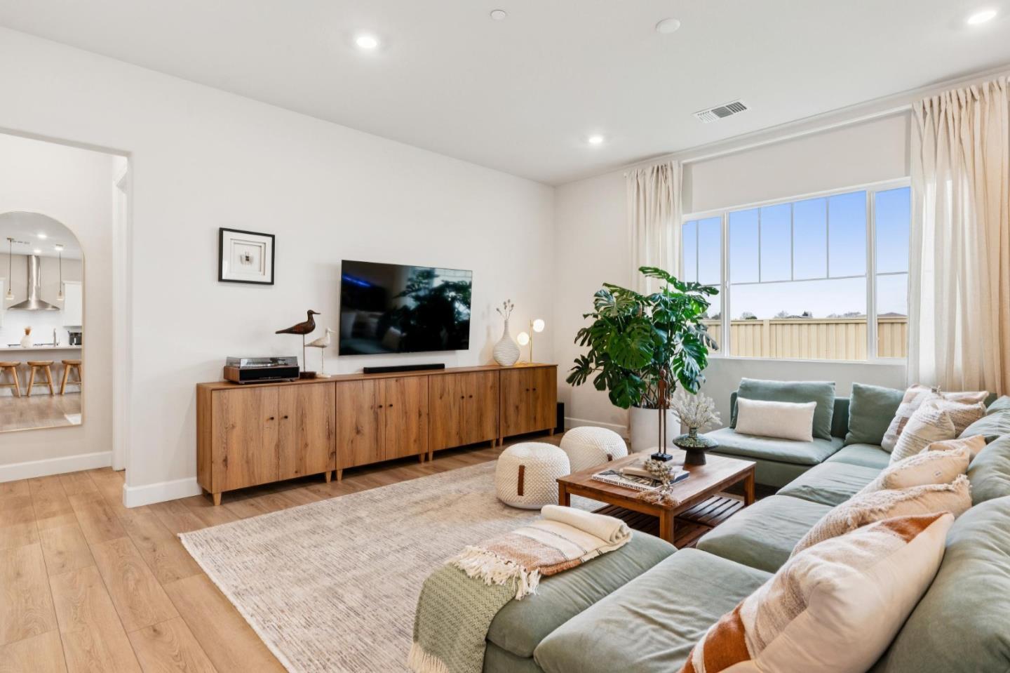 Detail Gallery Image 4 of 44 For 1889 Water St, Brentwood,  CA 94513 - 3 Beds | 2 Baths