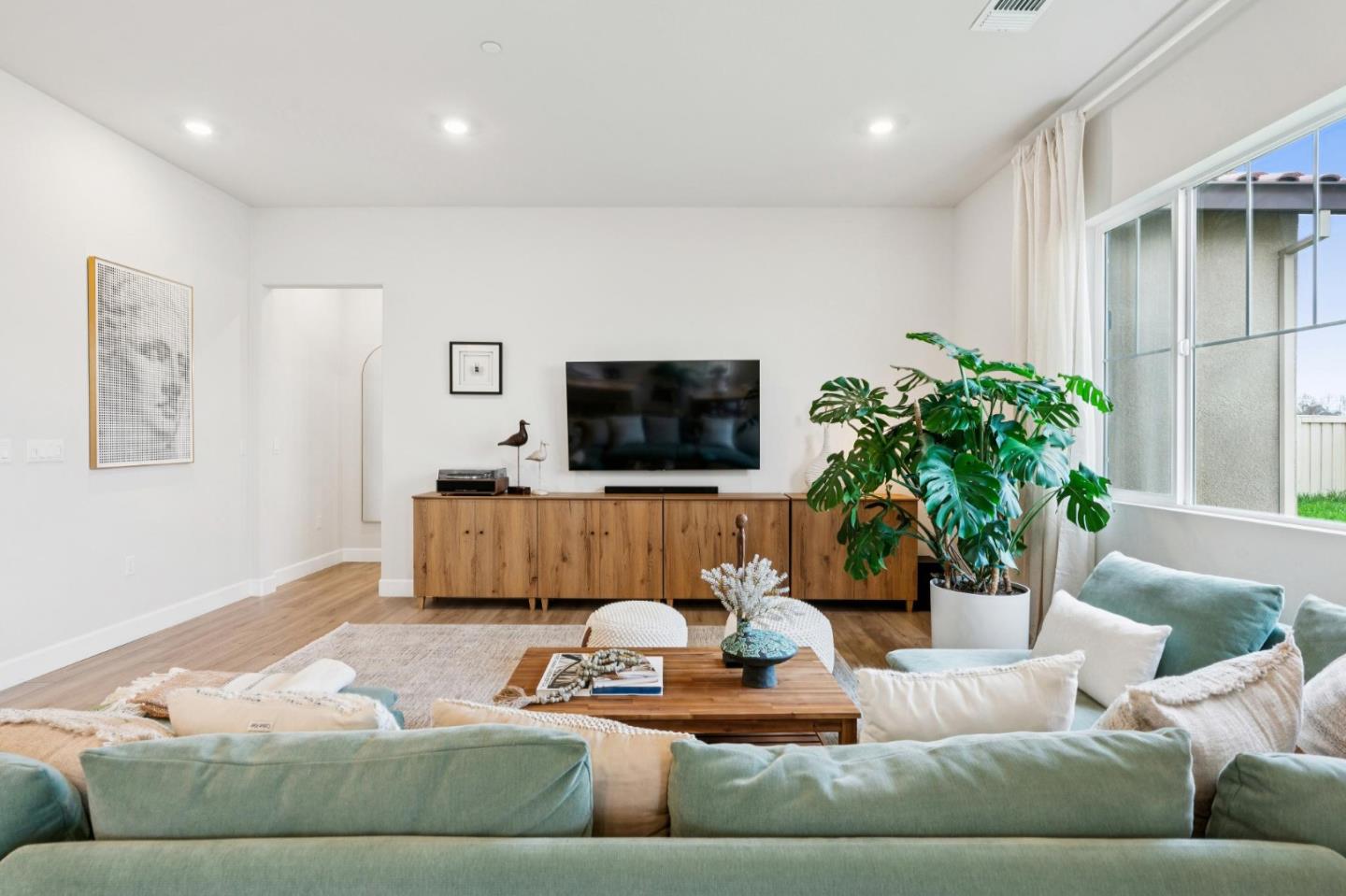 Detail Gallery Image 6 of 44 For 1889 Water St, Brentwood,  CA 94513 - 3 Beds | 2 Baths