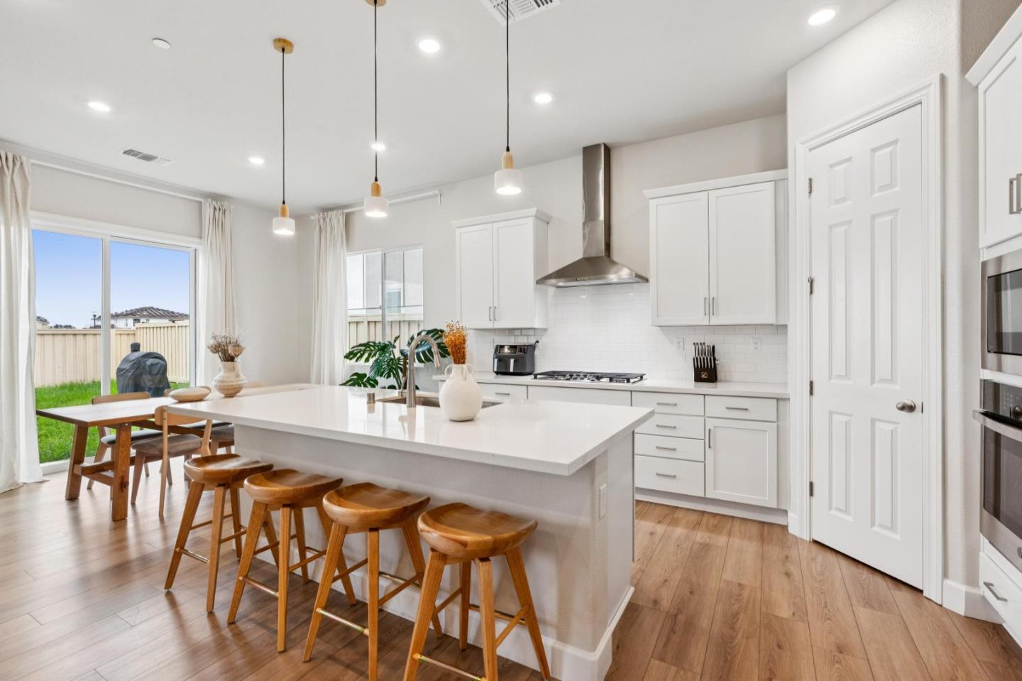 Detail Gallery Image 8 of 44 For 1889 Water St, Brentwood,  CA 94513 - 3 Beds | 2 Baths