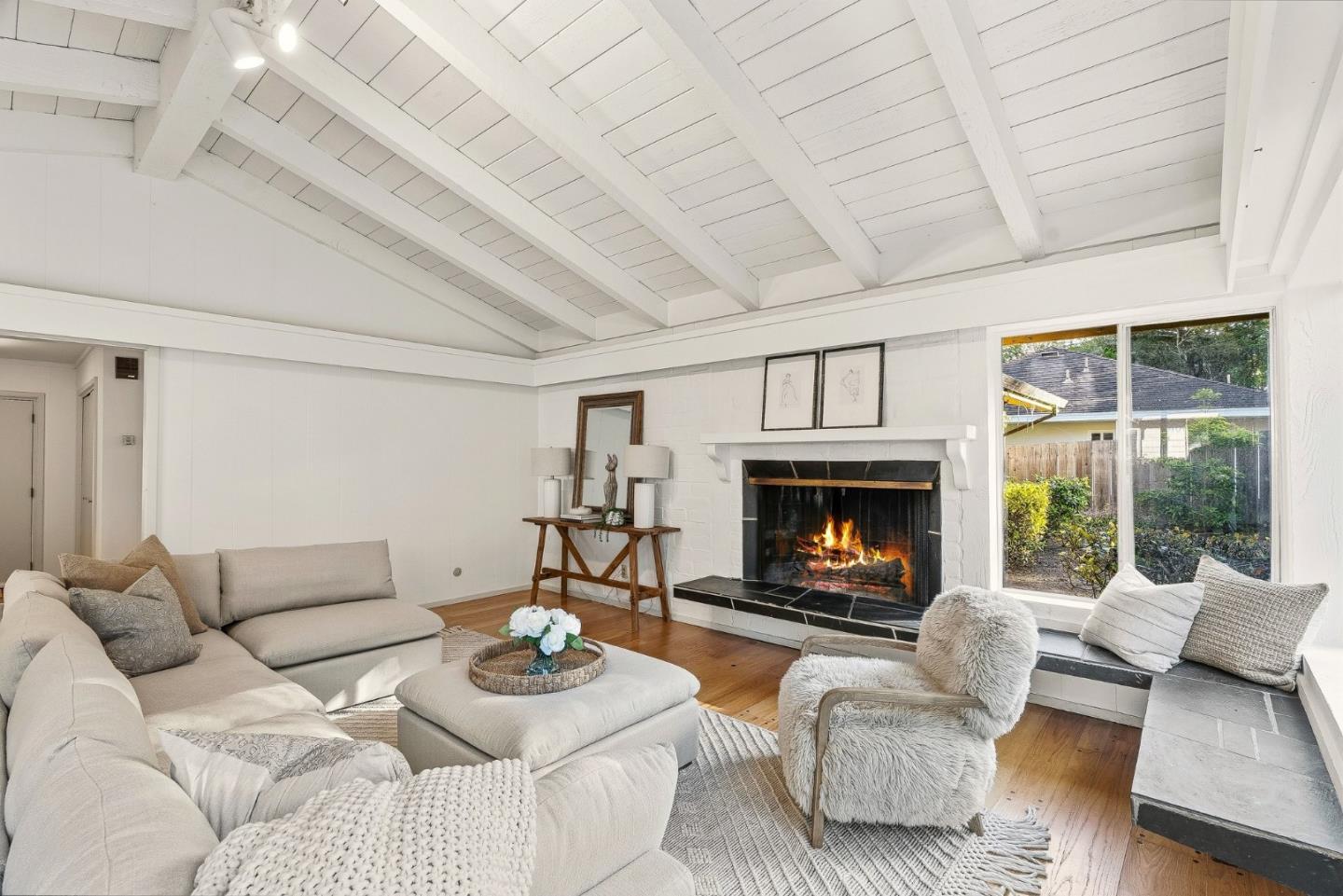 Detail Gallery Image 13 of 30 For 25664 Carmel Knolls Dr, Carmel,  CA 93923 - 3 Beds | 2 Baths