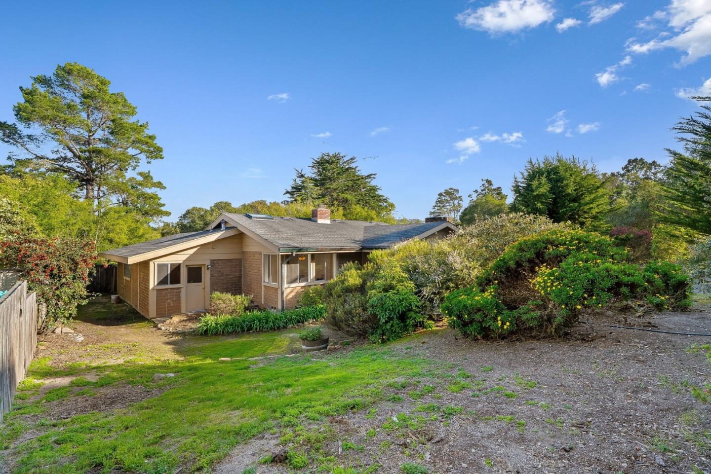 Detail Gallery Image 23 of 30 For 25664 Carmel Knolls Dr, Carmel,  CA 93923 - 3 Beds | 2 Baths