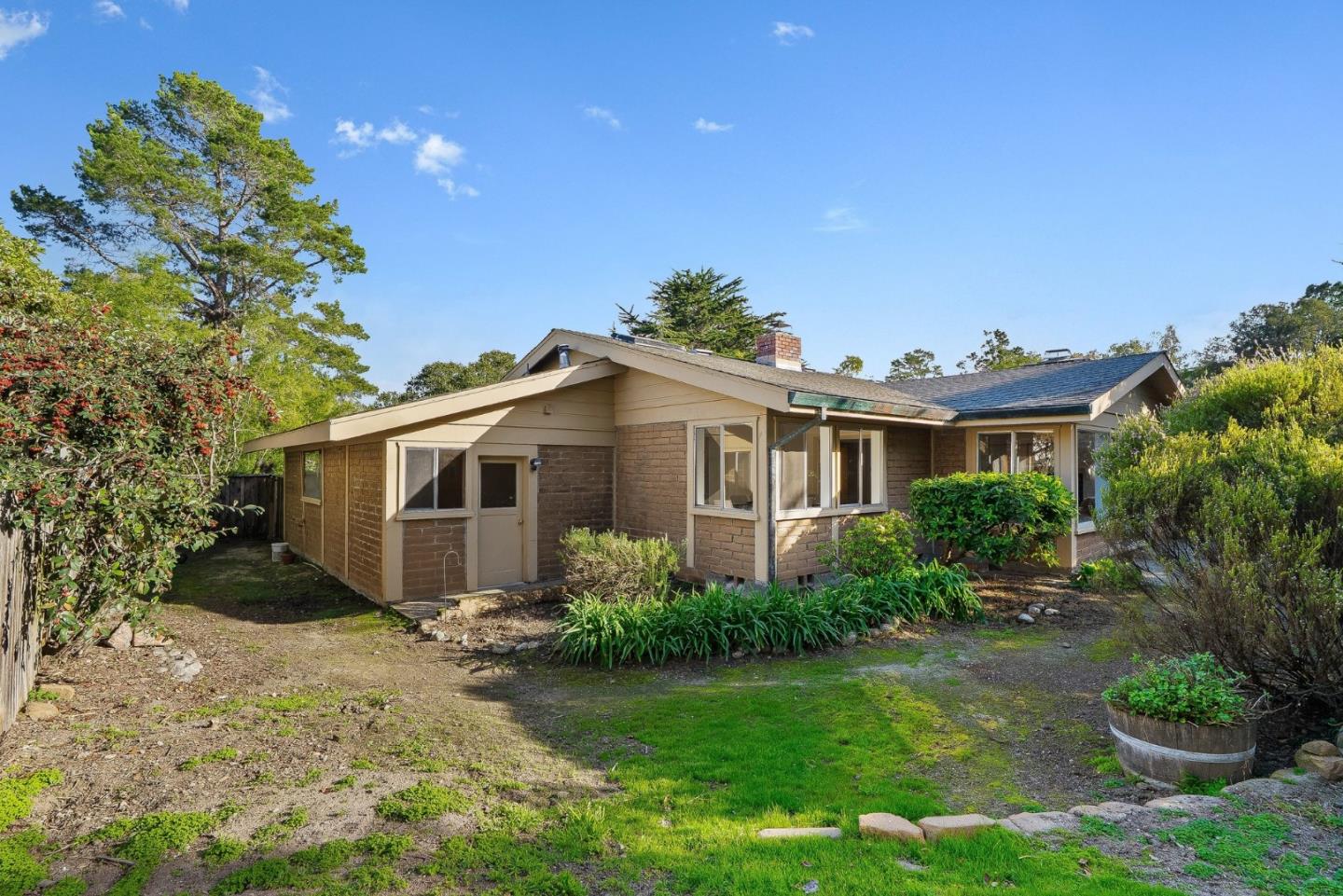 Detail Gallery Image 24 of 30 For 25664 Carmel Knolls Dr, Carmel,  CA 93923 - 3 Beds | 2 Baths