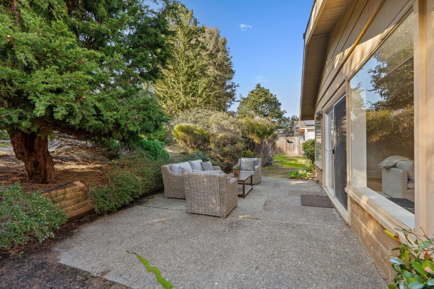 Detail Gallery Image 26 of 30 For 25664 Carmel Knolls Dr, Carmel,  CA 93923 - 3 Beds | 2 Baths