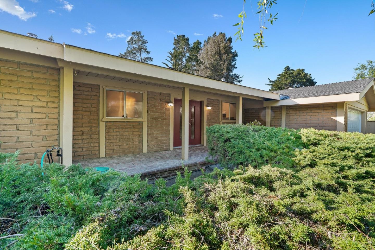 Detail Gallery Image 3 of 30 For 25664 Carmel Knolls Dr, Carmel,  CA 93923 - 3 Beds | 2 Baths