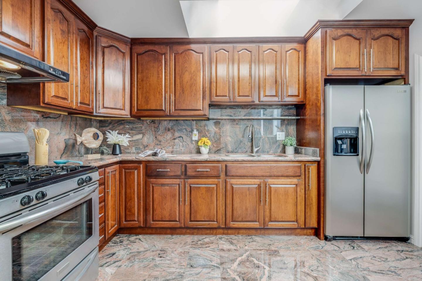 Detail Gallery Image 11 of 38 For 1352 34th Ave, San Francisco,  CA 94122 - 4 Beds | 3/1 Baths