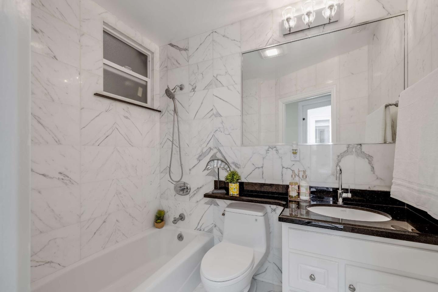 Detail Gallery Image 14 of 38 For 1352 34th Ave, San Francisco,  CA 94122 - 4 Beds | 3/1 Baths