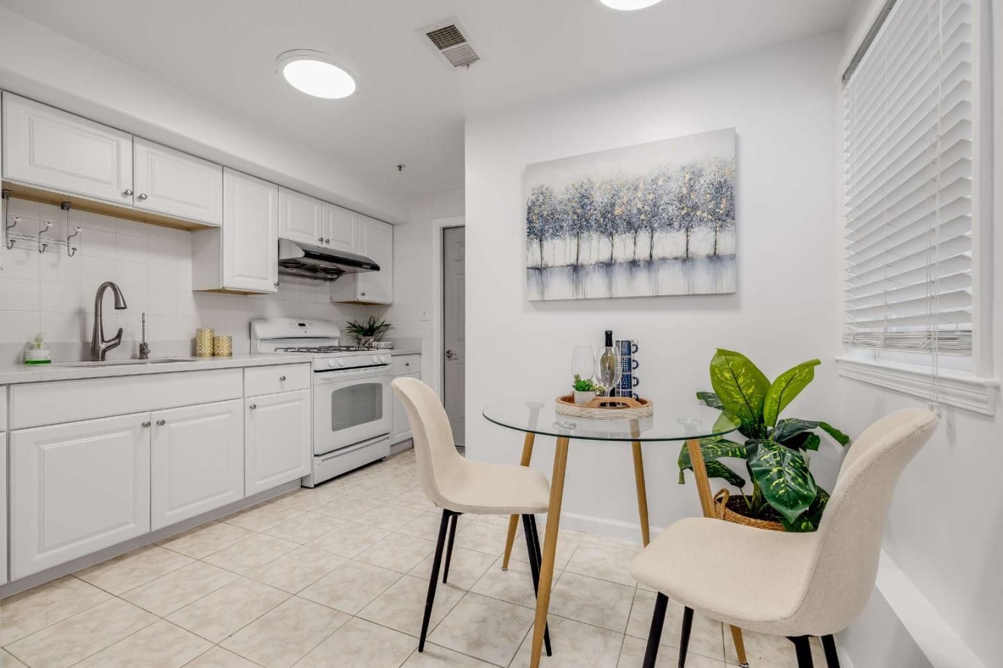 Detail Gallery Image 21 of 38 For 1352 34th Ave, San Francisco,  CA 94122 - 4 Beds | 3/1 Baths