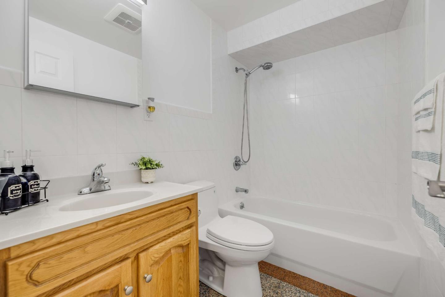 Detail Gallery Image 23 of 38 For 1352 34th Ave, San Francisco,  CA 94122 - 4 Beds | 3/1 Baths