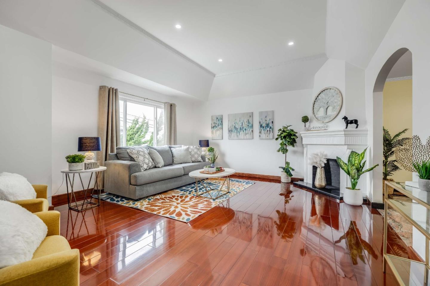 Detail Gallery Image 4 of 38 For 1352 34th Ave, San Francisco,  CA 94122 - 4 Beds | 3/1 Baths