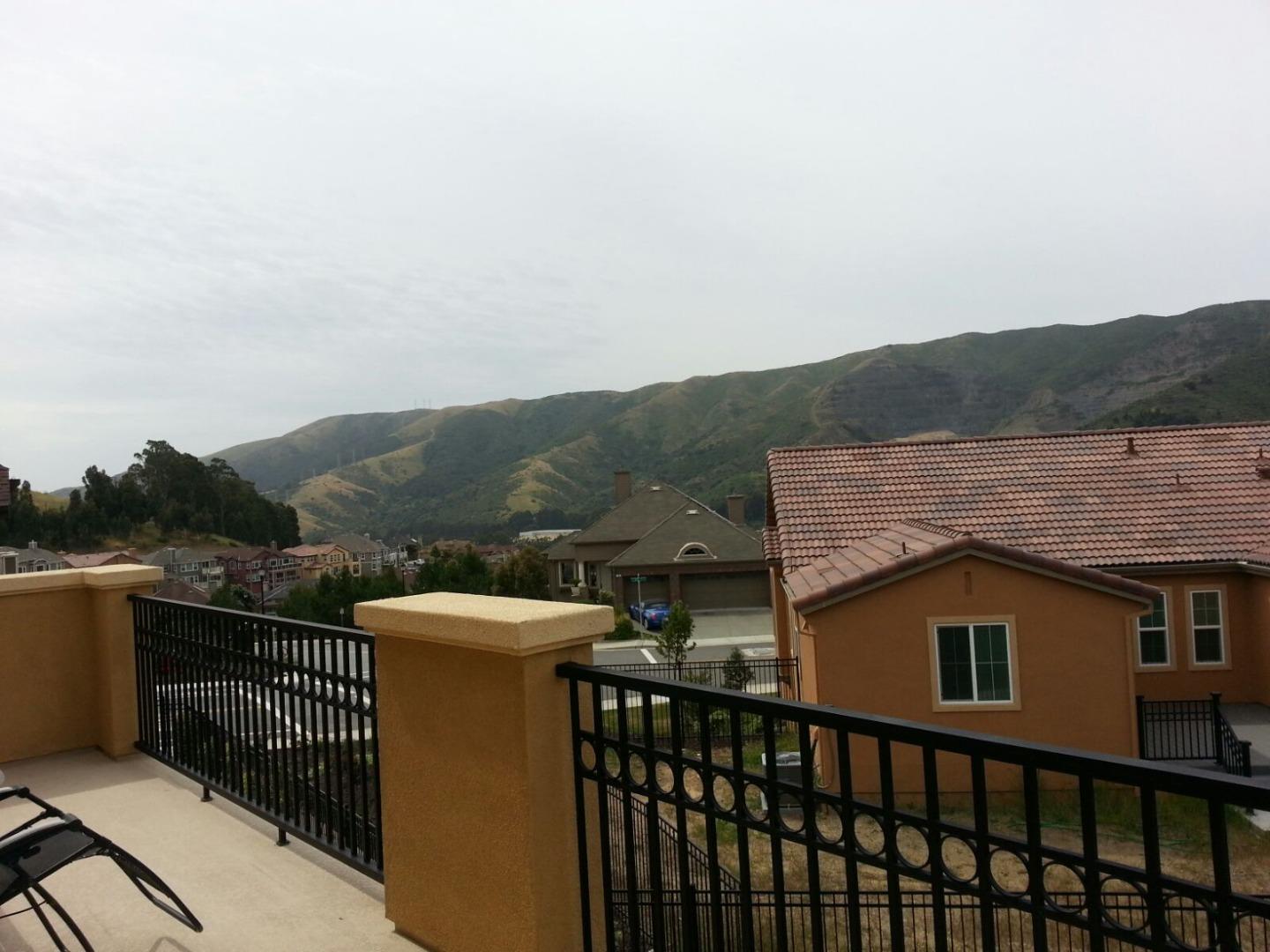 Detail Gallery Image 10 of 40 For Butterweed Ln, Brisbane,  CA 94005 - 5 Beds | 3 Baths