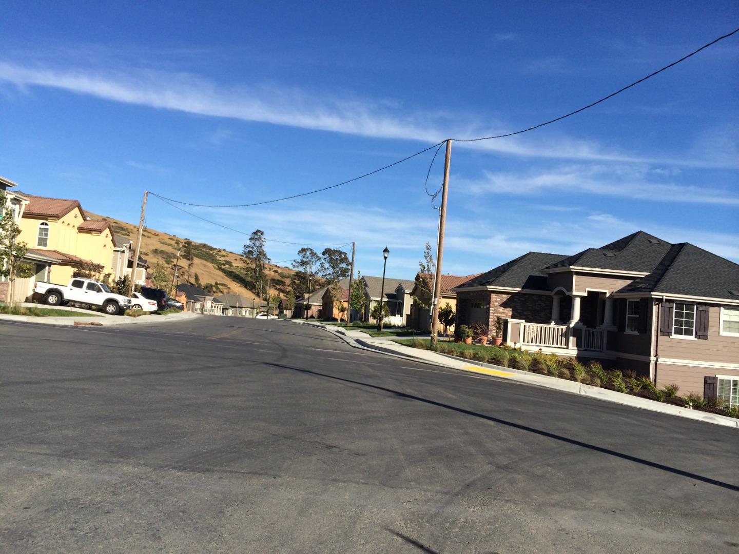 Detail Gallery Image 16 of 40 For Butterweed Ln, Brisbane,  CA 94005 - 5 Beds | 3 Baths