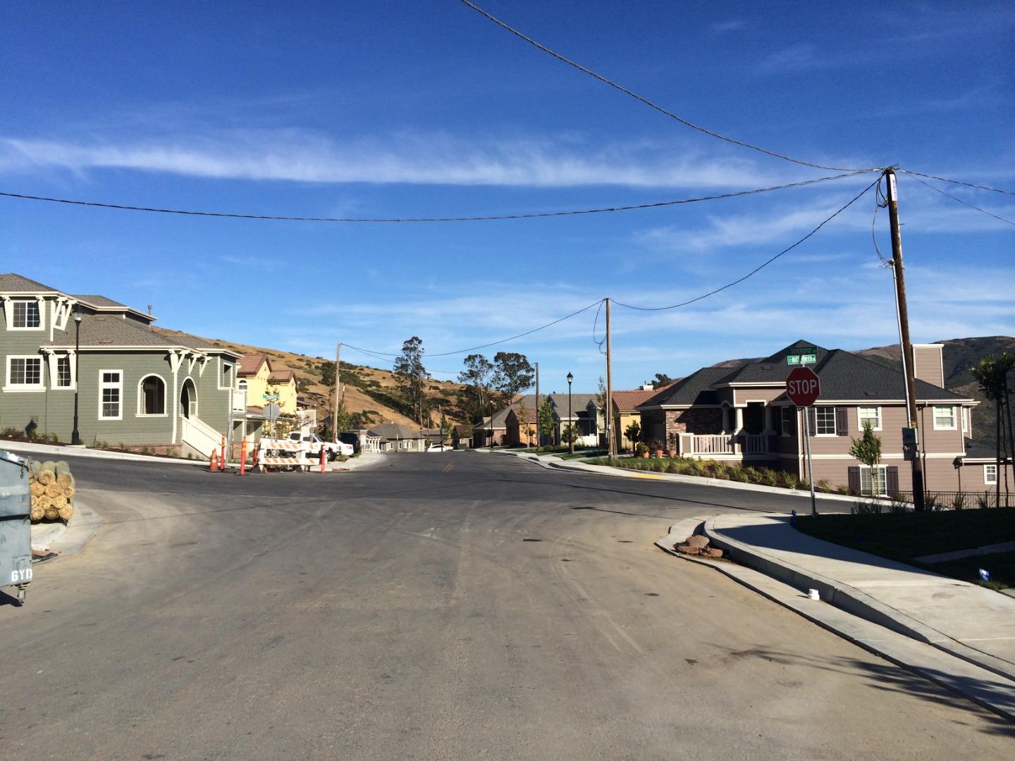 Detail Gallery Image 17 of 40 For Butterweed Ln, Brisbane,  CA 94005 - 5 Beds | 3 Baths