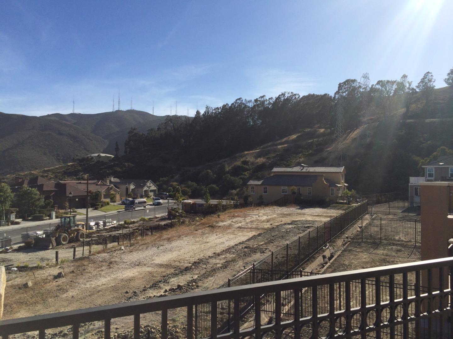 Detail Gallery Image 20 of 40 For Butterweed Ln, Brisbane,  CA 94005 - 5 Beds | 3 Baths