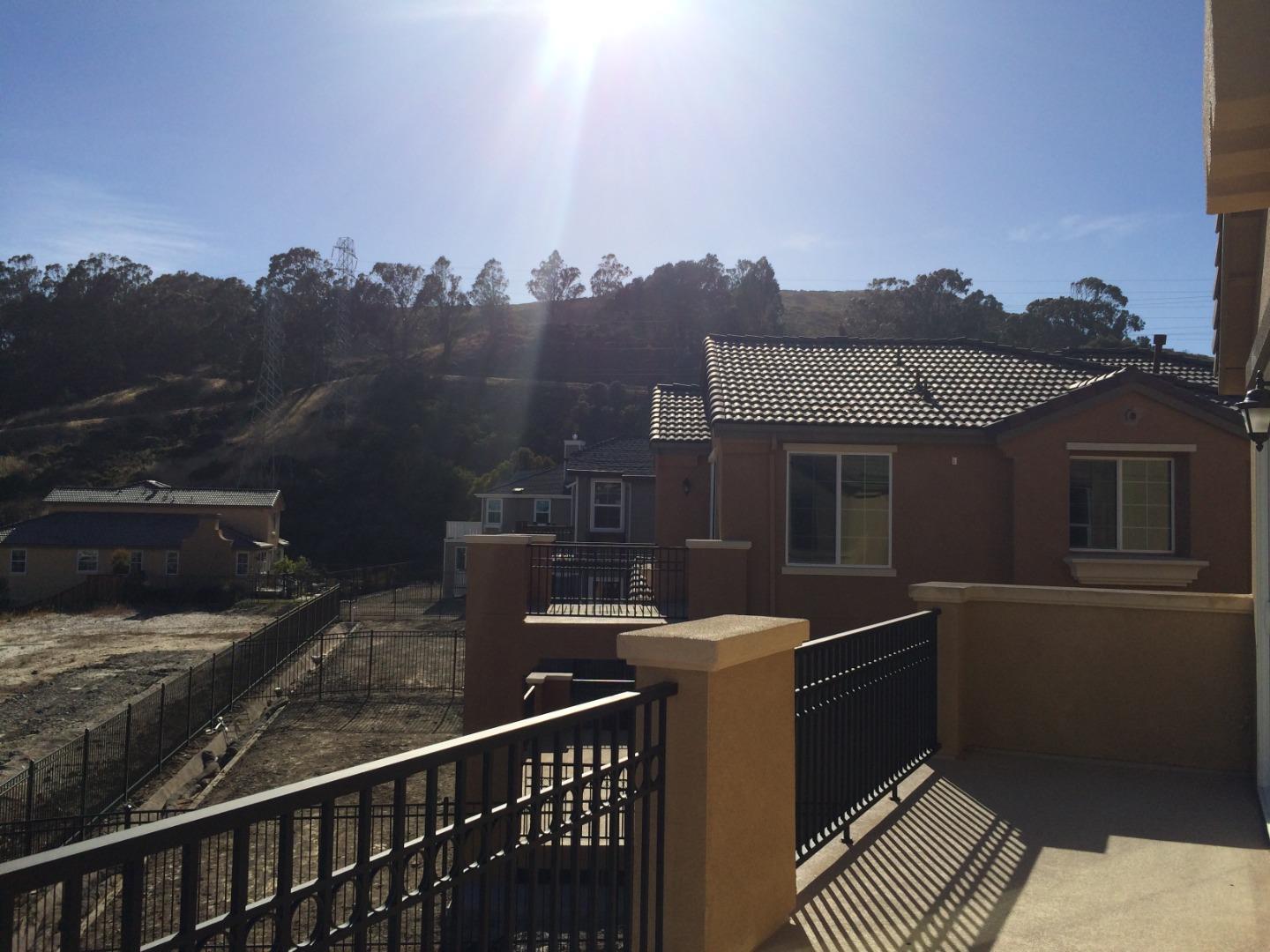 Detail Gallery Image 21 of 40 For Butterweed Ln, Brisbane,  CA 94005 - 5 Beds | 3 Baths