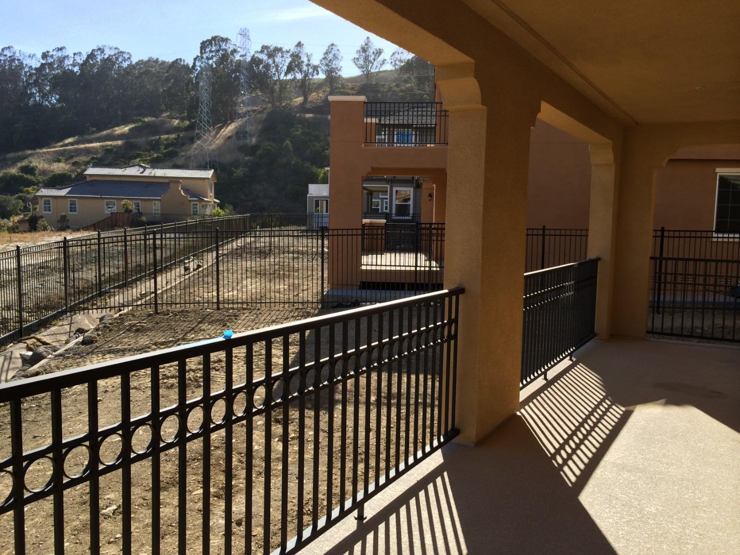 Detail Gallery Image 34 of 40 For Butterweed Ln, Brisbane,  CA 94005 - 5 Beds | 3 Baths