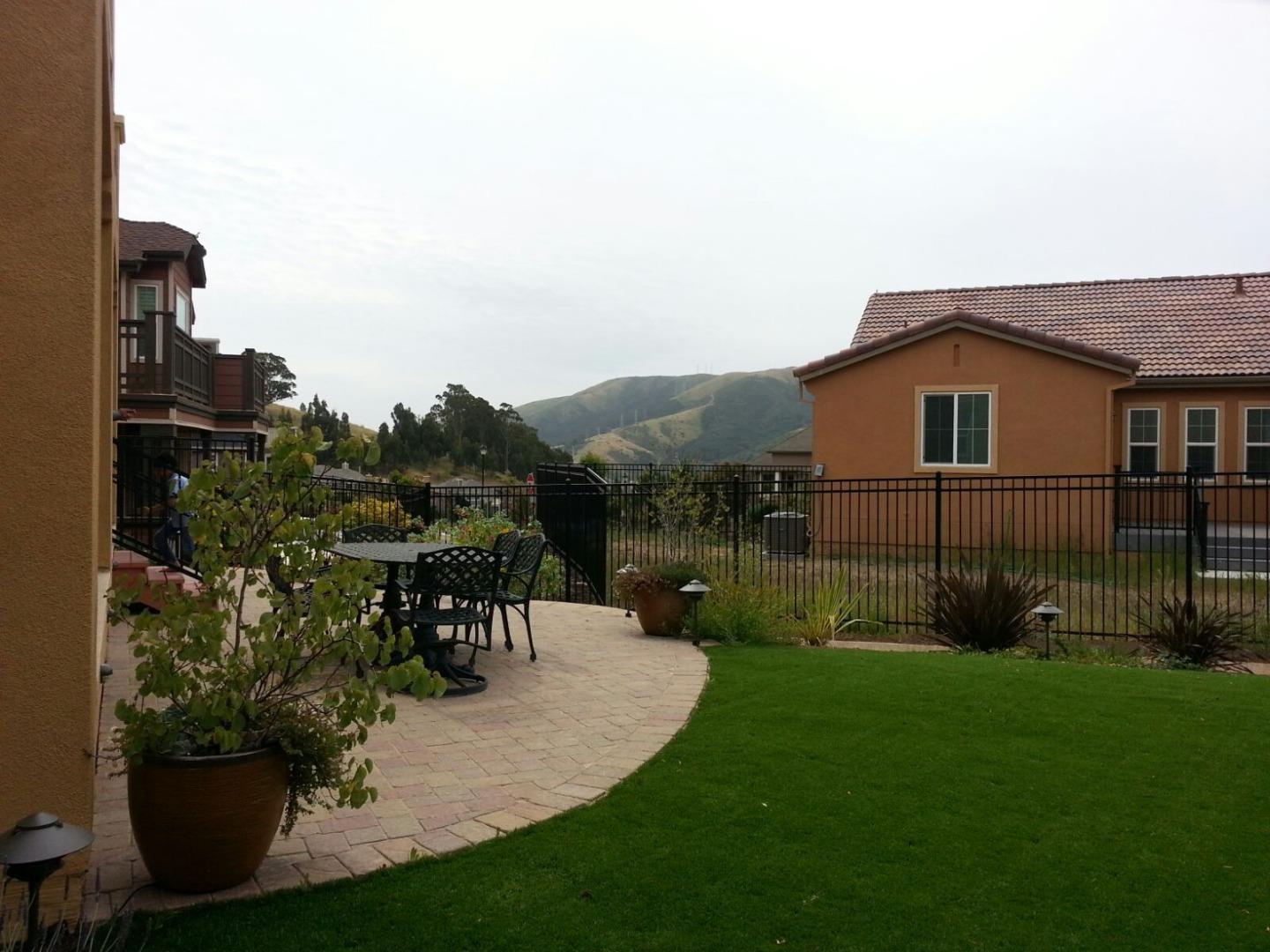 Detail Gallery Image 4 of 40 For Butterweed Ln, Brisbane,  CA 94005 - 5 Beds | 3 Baths