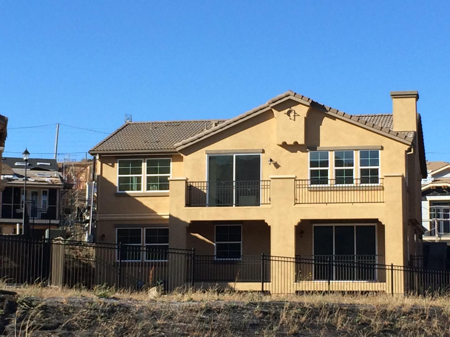 Detail Gallery Image 7 of 40 For Butterweed Ln, Brisbane,  CA 94005 - 5 Beds | 3 Baths